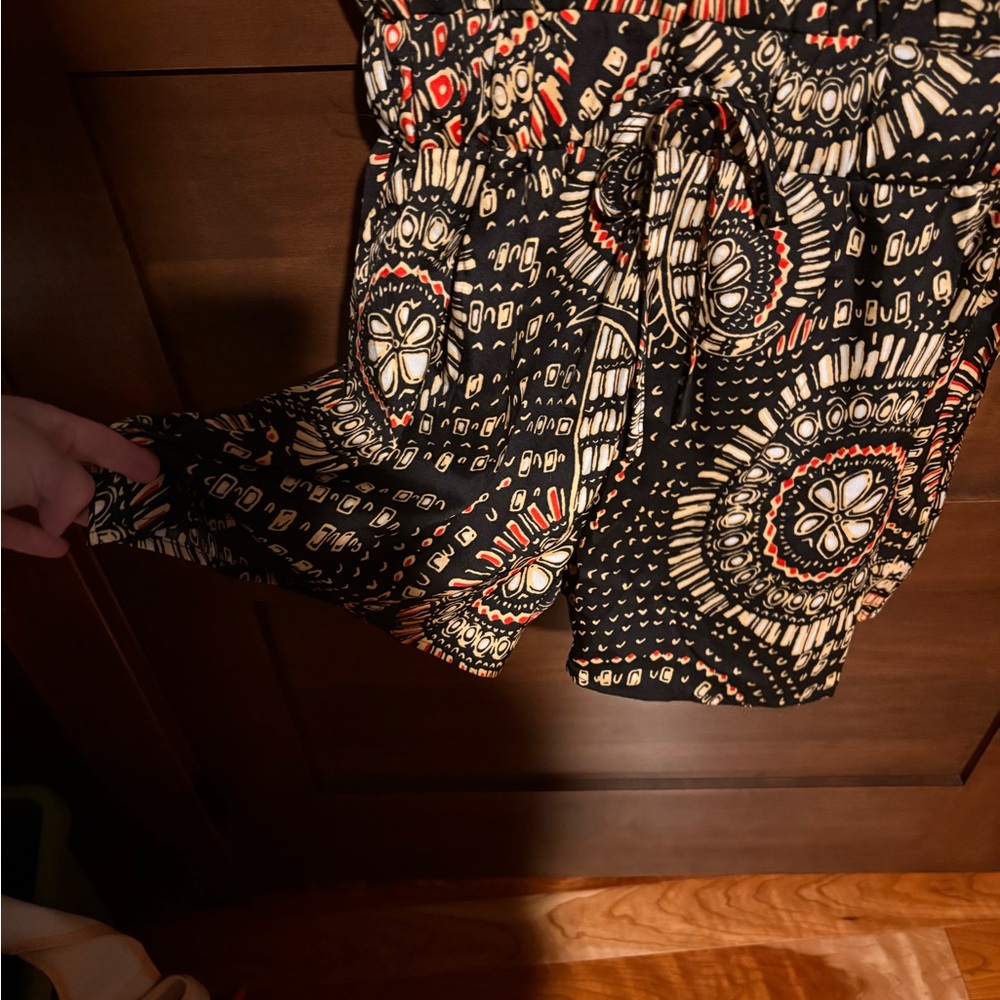 Source Unknown Black and Gold Patterned Romper - Picture 6 of 9